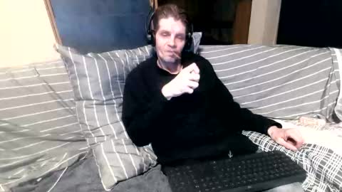 Snapshot of bponie1 chatting on November 2025 12:14:02 AM bponie1 online show from November 2025 12:14:02 AM