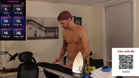 Snapshot of bradbronton chatting on December 2024 10:37:01 PM BradBronton online show from December 2024 10:37:01 PM