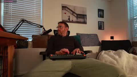 Snapshot of bradbronton chatting on February 2025 08:42:01 PM BradBronton online show from February 2025 08:42:01 PM