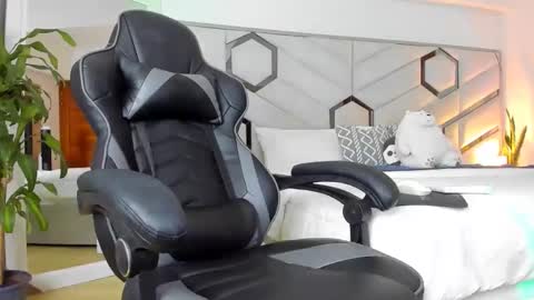 Snapshot of brandonandnat chatting on December 2024 12:06:02 AM Brandon and Nath online show from December 2024 12:06:02 AM