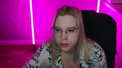 Belle  online show from December 2024 01:43:01 AM