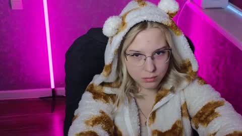 Belle  online show from January 2025 06:19:02 AM