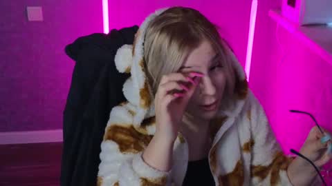 Belle  online show from January 2025 03:33:02 AM