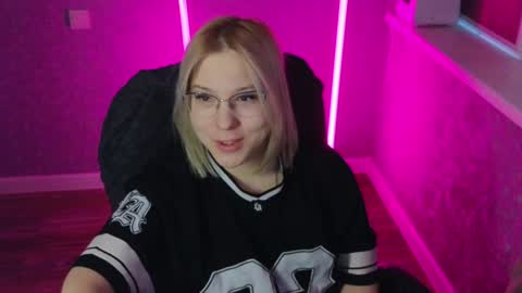 Belle  online show from February 2025 02:08:02 AM