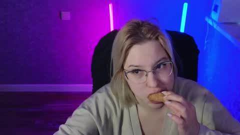 Belle  online show from February 2025 03:07:01 AM