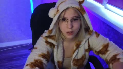 Belle  online show from February 2025 04:07:01 AM