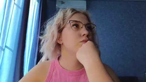 Belle  online show from September 2025 05:42:01 AM