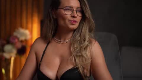 Snapshot of brandywhite chatting on October 2025 04:33:01 AM Alex online show from October 2025 04:33:01 AM