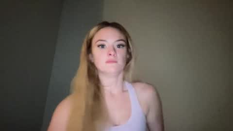 Snapshot of breezybabyy00 chatting on November 2025 02:44:01 AM Brooke baby online show from November 2025 02:44:01 AM