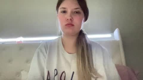 Snapshot of breezybabyy00 chatting on December 2025 03:17:02 PM Brooke baby online show from December 2025 03:17:02 PM