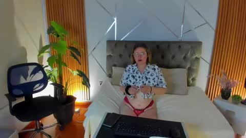 Snapshot of brenda_hertz chatting on December 2025 11:26:02 AM BRENDA online show from December 2025 11:26:02 AM