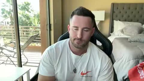 Snapshot of brettmycles chatting on November 2025 06:18:01 PM Brett Mycles online show from November 2025 06:18:01 PM