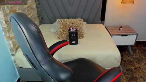 Briana online show from November 2025 07:34:02 PM