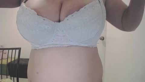 Snapshot of briana_lovexx chatting on December 2024 09:12:01 PM Briana online show from December 2024 09:12:01 PM