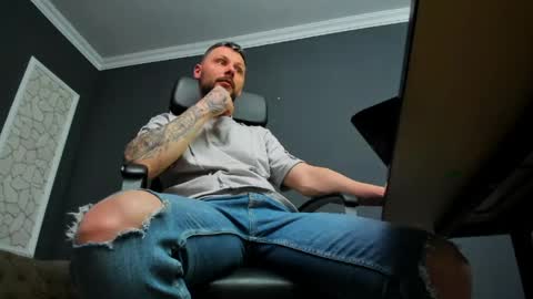 Snapshot of brianhunts chatting on March 2026 06:08:02 AM Brian online show from March 2026 06:08:02 AM