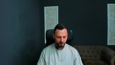 Snapshot of brianhunts chatting on April 2026 05:10:02 AM Brian online show from April 2026 05:10:02 AM