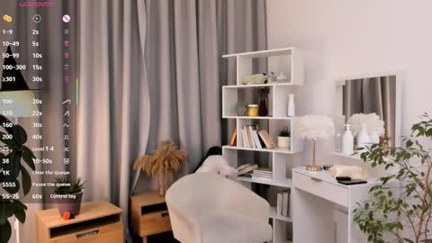 Hanna online show from November 2025 01:03:02 AM