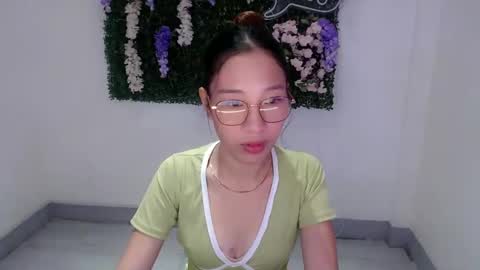 brie_belle online show from December 2024 06:24:02 AM