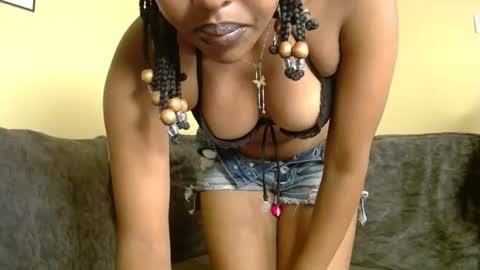 Snapshot of briella_10 chatting on June 2026 01:10:01 AM briella online show from June 2026 01:10:01 AM