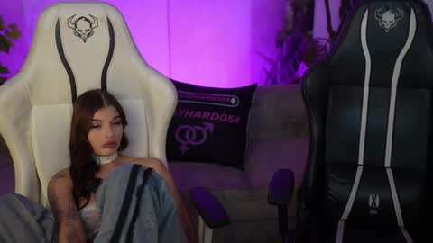 Diamonds Girls online show from November 2025 09:50:01 PM