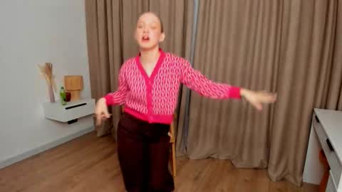 Bella online show from December 2025 08:14:01 PM