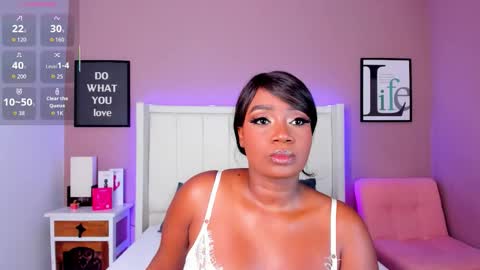 Snapshot of britanymooree chatting on November 2025 06:59:02 PM Britany online show from November 2025 06:59:02 PM