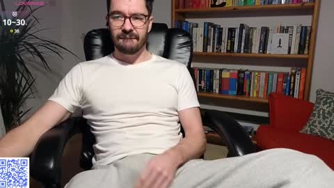 Snapshot of britishpoet chatting on December 2024 12:44:01 PM Callum online show from December 2024 12:44:01 PM