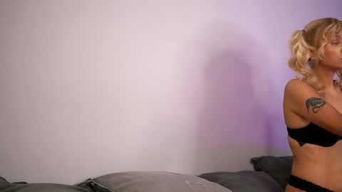 Snapshot of britneyhudson chatting on October 2025 03:40:02 AM britneyhudson online show from October 2025 03:40:02 AM