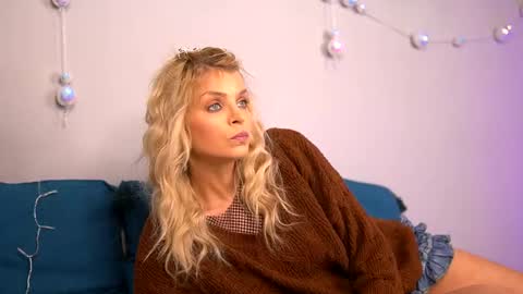 Snapshot of britneyhudson chatting on November 2025 05:21:01 AM britneyhudson online show from November 2025 05:21:01 AM