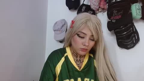 Snapshot of brittany_bubbles chatting on October 2025 02:09:02 AM maru miaw Please help me to reach 100 thumbs up online show from October 2025 02:09:02 AM