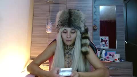 Snapshot of brittany_bubbles chatting on November 2025 10:08:02 PM maru miaw Please help me to reach 100 thumbs up online show from November 2025 10:08:02 PM