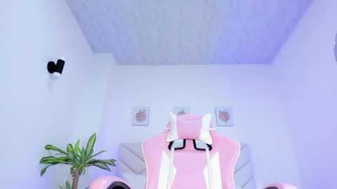 Snapshot of brittany_cute18 chatting on January 2025 02:05:01 PM online show from January 2025 02:05:01 PM