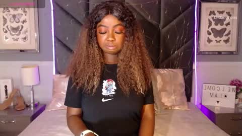 Snapshot of brittanyjhonnns chatting on December 2024 08:30:02 AM brittany 25 years old happy as a worm online show from December 2024 08:30:02 AM