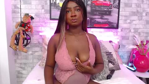 Snapshot of brittanyjhonnns chatting on December 2024 02:30:01 PM brittany 25 years old happy as a worm online show from December 2024 02:30:01 PM