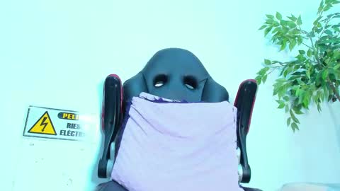 BRIYIT     online show from February 2025 07:06:01 AM