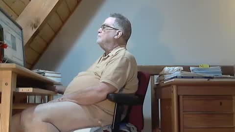 Snapshot of brubar chatting on October 2025 09:24:01 PM brubar online show from October 2025 09:24:01 PM