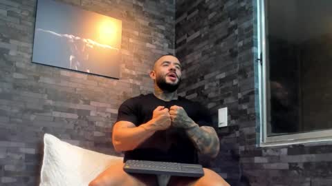 Snapshot of brucedallas chatting on December 2025 12:05:01 AM brucedallas online show from December 2025 12:05:01 AM