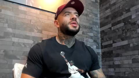 Snapshot of brucedallas chatting on January 2026 02:39:01 AM brucedallas online show from January 2026 02:39:01 AM