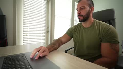 Snapshot of brucestryker chatting on January 2025 05:37:02 PM onlyfans BRUCESTRYKER online show from January 2025 05:37:02 PM