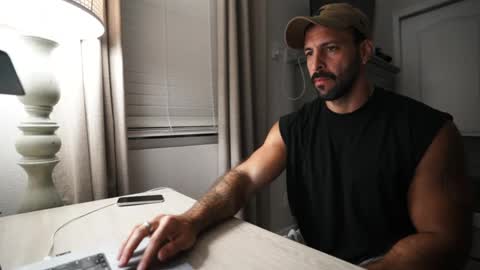 Snapshot of brucestryker chatting on October 2025 12:06:01 AM onlyfans BRUCESTRYKER online show from October 2025 12:06:01 AM