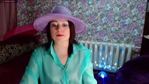 Julia online show from May 2026 09:35:02 PM