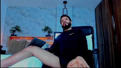 Snapshot of bruno_woods chatting on March 2025 11:44:02 PM Andres Suarez online show from March 2025 11:44:02 PM