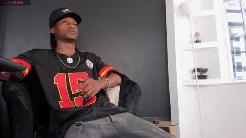 Snapshot of bryxxxon1 chatting on February 2025 03:07:01 PM Bryxon online show from February 2025 03:07:01 PM