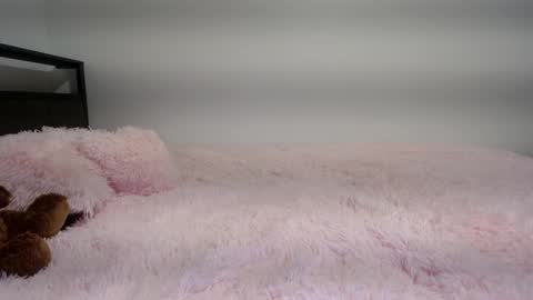 Snapshot of bubble_girl_lo chatting on March 2026 05:48:02 AM Queen Lola XXX online show from March 2026 05:48:02 AM