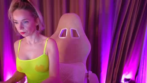 bubbling_crush online show from February 2025 10:31:01 PM