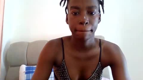 Snapshot of buffybaby_2 chatting on February 2026 07:43:02 AM buffybaby_2 online show from February 2026 07:43:02 AM