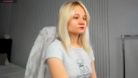 Snapshot of bunny_elsy chatting on June 2026 11:05:01 AM Elsy online show from June 2026 11:05:01 AM