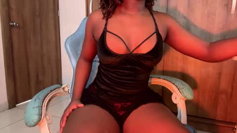 Snapshot of bunny_secrets chatting on December 2025 07:11:02 PM Isa online show from December 2025 07:11:02 PM