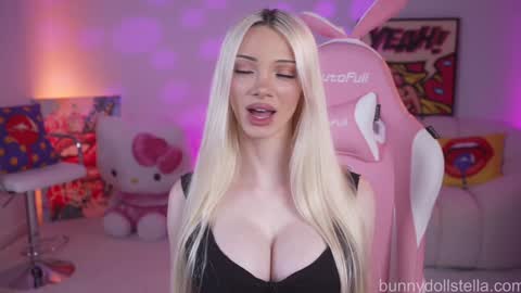 Stella online show from November 2025 01:04:01 AM