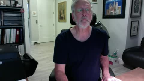 Snapshot of bustinout99 chatting on January 2026 01:59:02 PM afternoon wood online show from January 2026 01:59:02 PM